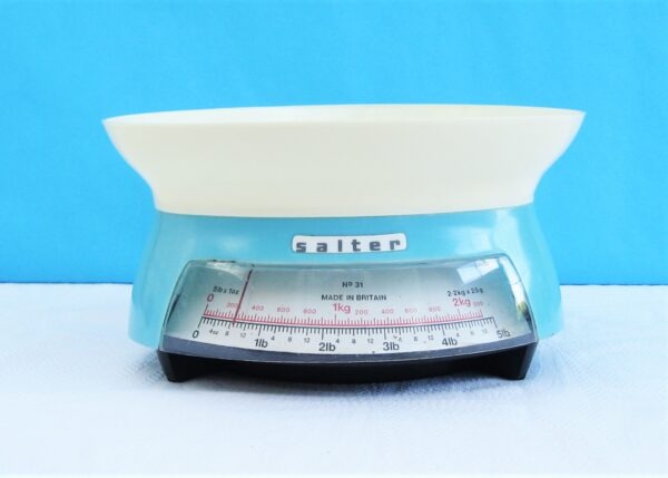 Vintage-Salter-Plastic-Scales-No-31-Light-Blue-Manual-Imperial-and-Metric-70s-80s