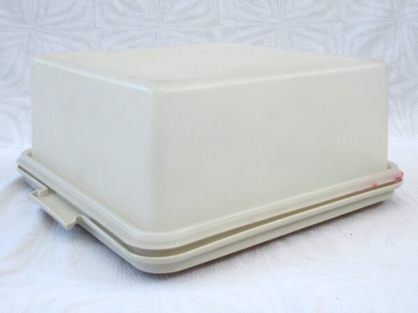 Vintage Tupperware Square Cake Storage Container Beige 70s 80s. Price includes FREE UK Postage!