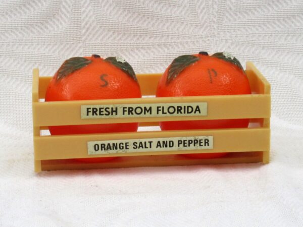 Vintage Kitsch Plastic Orange Salt Pepper Pots Cruet Florida Souvenir 70s 80s