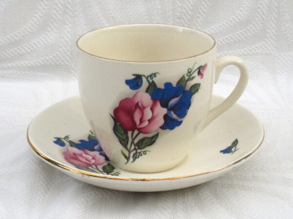Vintage Sweet Pea Tea Cup And Saucer Ceramic Made In England 50s 60s