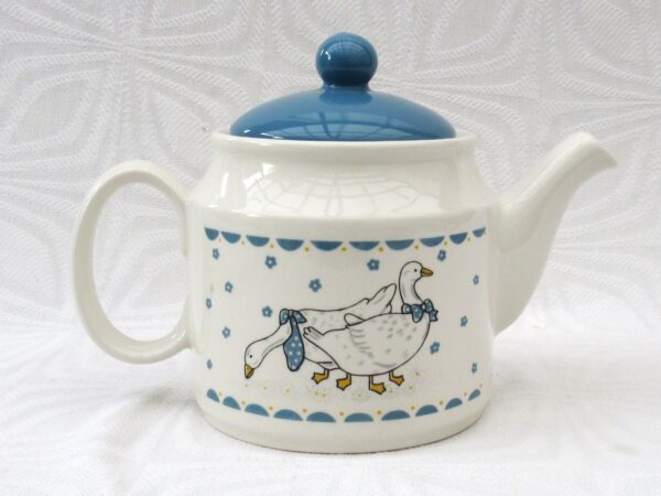 Vintage Sadler Large Teapot Goose Geese Design Blue White 1980s