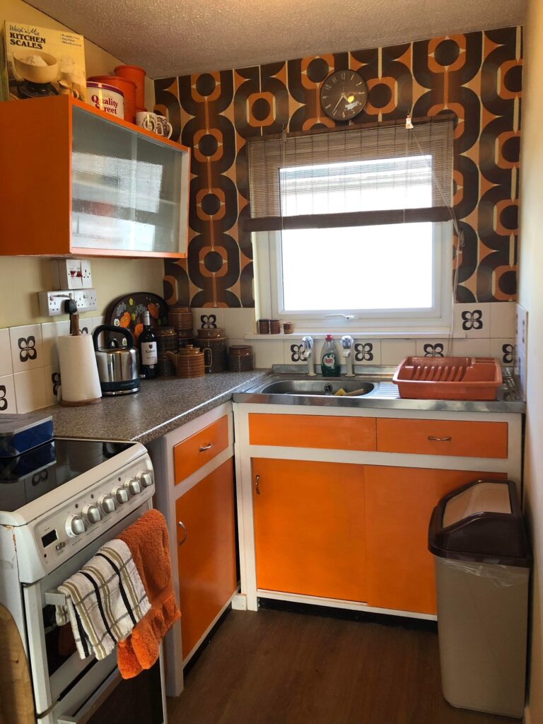 Decorating a 1970s vintage chalet - the kitchen