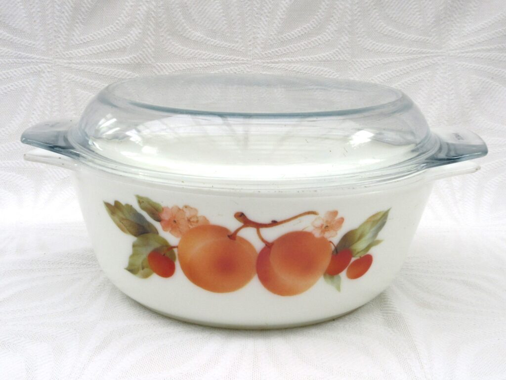 Vintage Pyrex Pesca Peach Large Casserole Dish with Lid 1980s