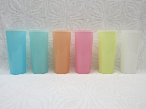 Vintage Tupperware Wonderlier Pastel Large Lidded Beakers x6 50s 60s Image