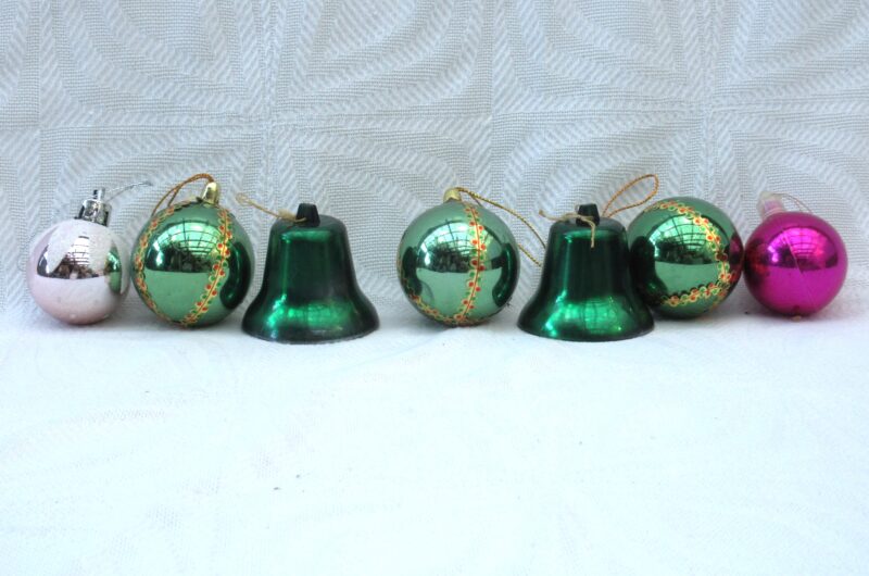 Vintage 80s 90s Christmas Decorations Green Pink Plastic Mixed Baubles x7 Image