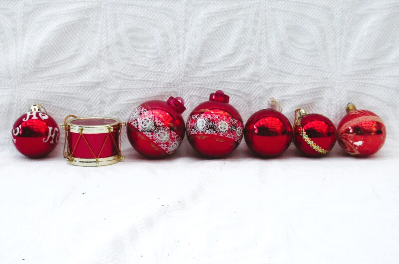 Vintage 80s 90s Christmas Decorations Red Plastic Mixed Baubles x7 Image