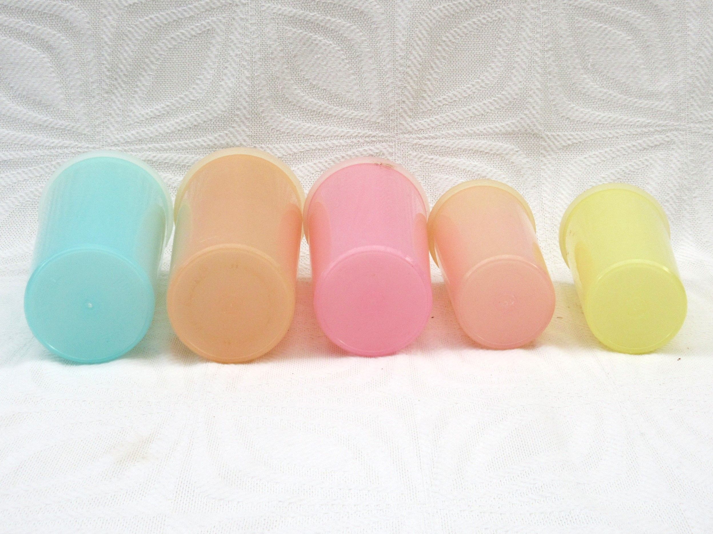 Vintage Tupperware x5 Pastel Beakers with Lids Assorted Sizes 1960s - Image 4