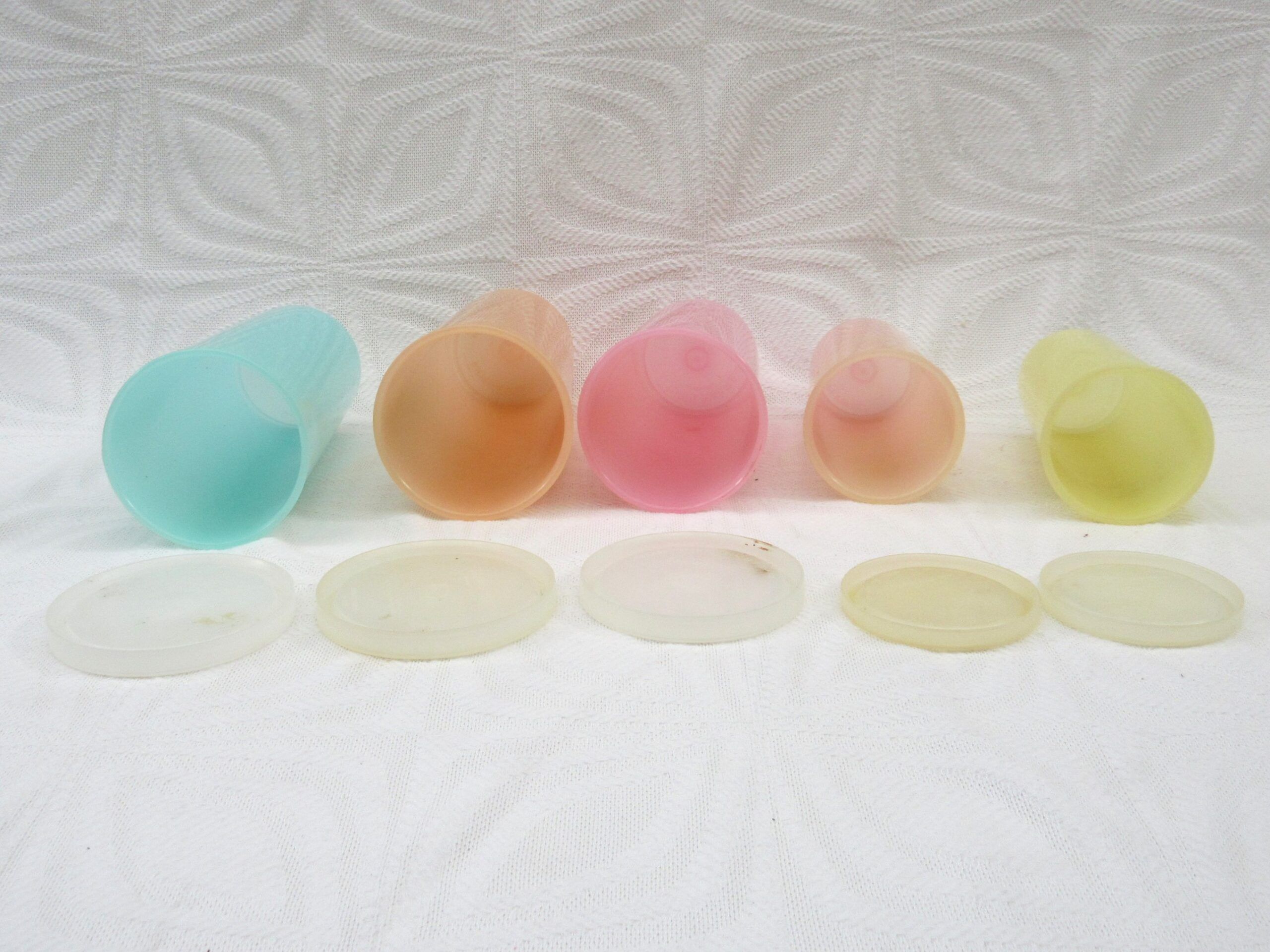 Vintage Tupperware x5 Pastel Beakers with Lids Assorted Sizes 1960s - Image 5