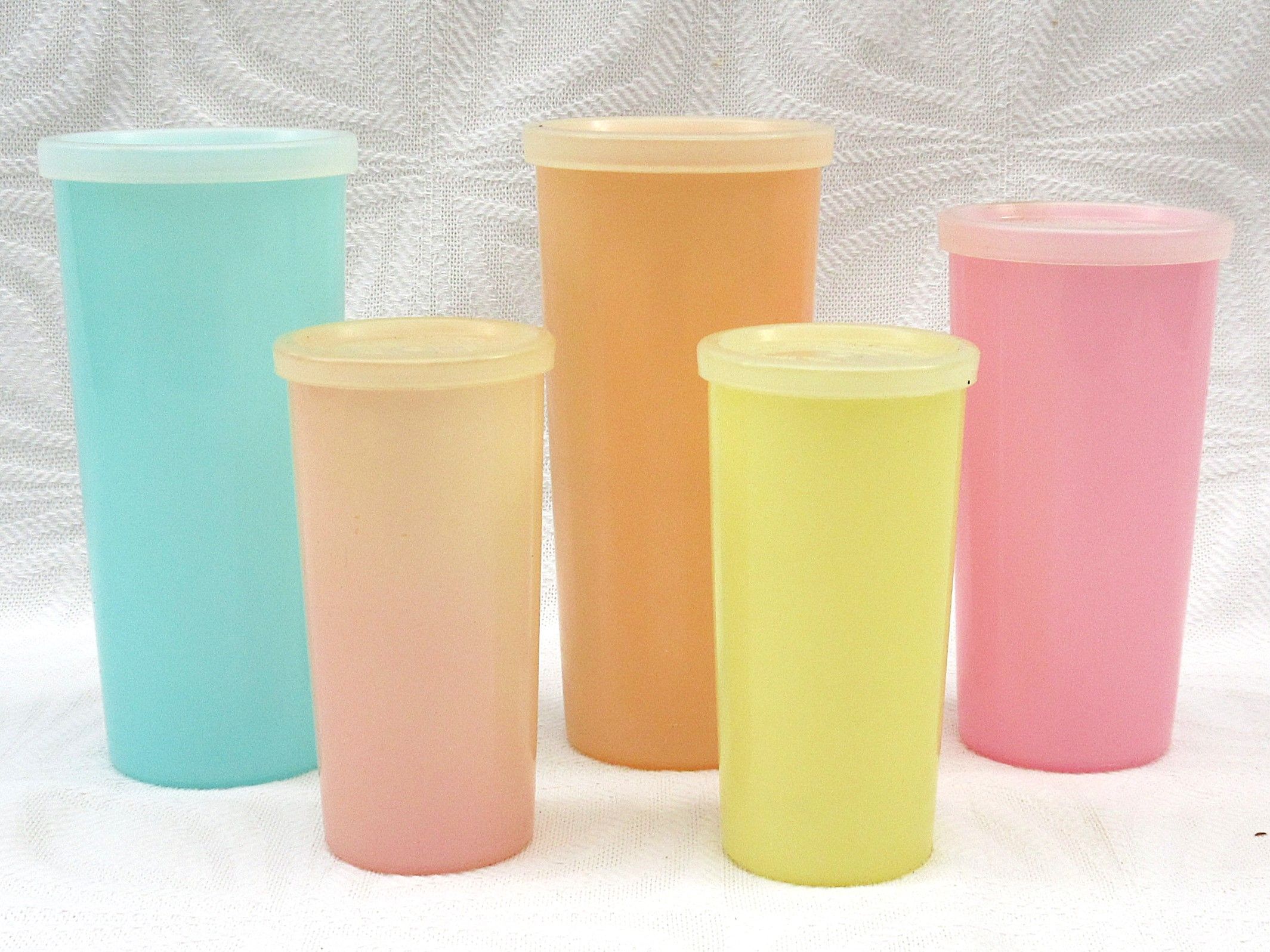 Vintage Tupperware x5 Pastel Beakers with Lids Assorted Sizes 1960s Image