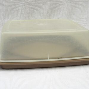 Vintage Tupperware Beige Square Cake Storage Container 70s 80s Image