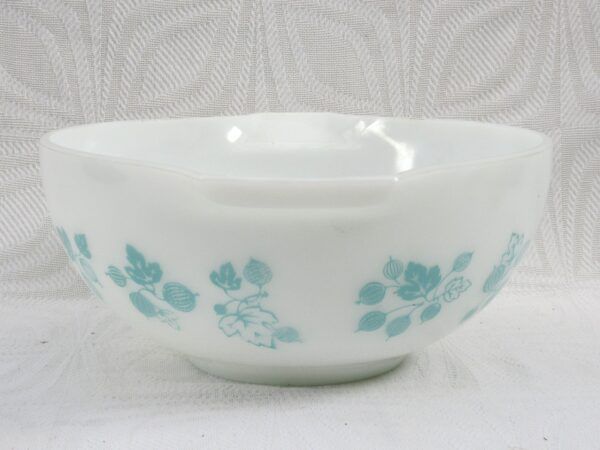 Vintage JAJ Pyrex White Turquoise Gooseberry Mixing Bowl Medium Cinderella Shape 1950s - Image 2