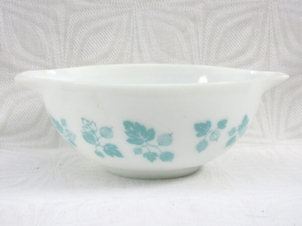 Vintage JAJ Pyrex White Turquoise Gooseberry Mixing Bowl Medium Cinderella Shape 1950s Image