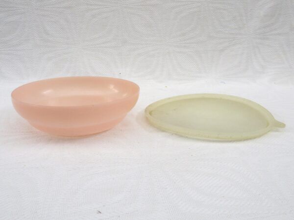 Vintage Tupperware Lidded Cereal Bowl Pastel Peach Pink 1960s - Image 3