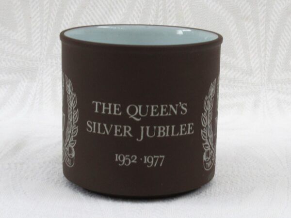 Vintage 70s Hornsea Pottery Mug Queens Silver Jubilee 1977 - Image 2