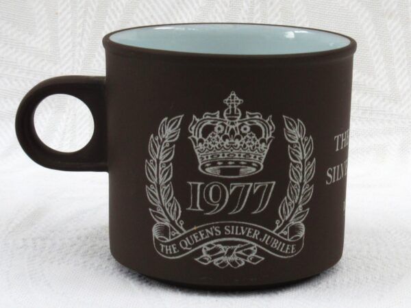 Vintage 70s Hornsea Pottery Mug Queens Silver Jubilee 1977 - Image 3