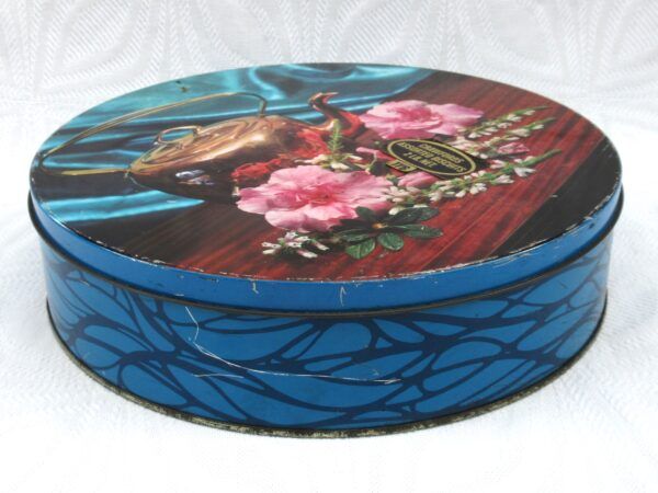 Vintage Crawfords Biscuit Tin Round Blue Photo Roses Kettle 1970s - Image 2