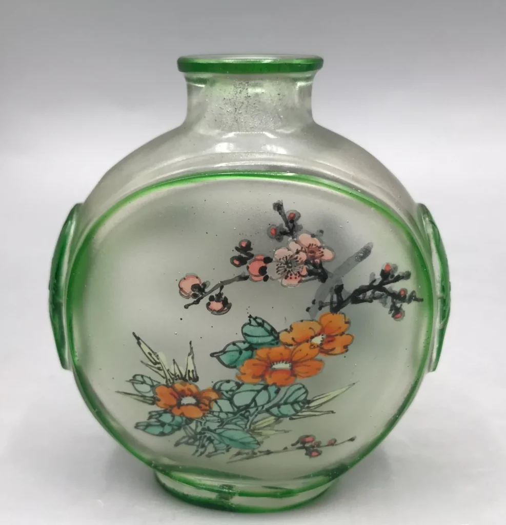 Unusual Chinese Reverse Painted Snuff bottle