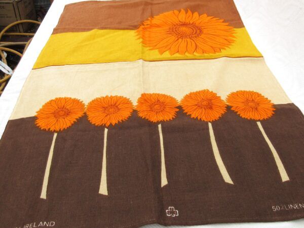 Vintage Irish Linen Tea Towel Sunflowers Flower Power 70s - Image 2