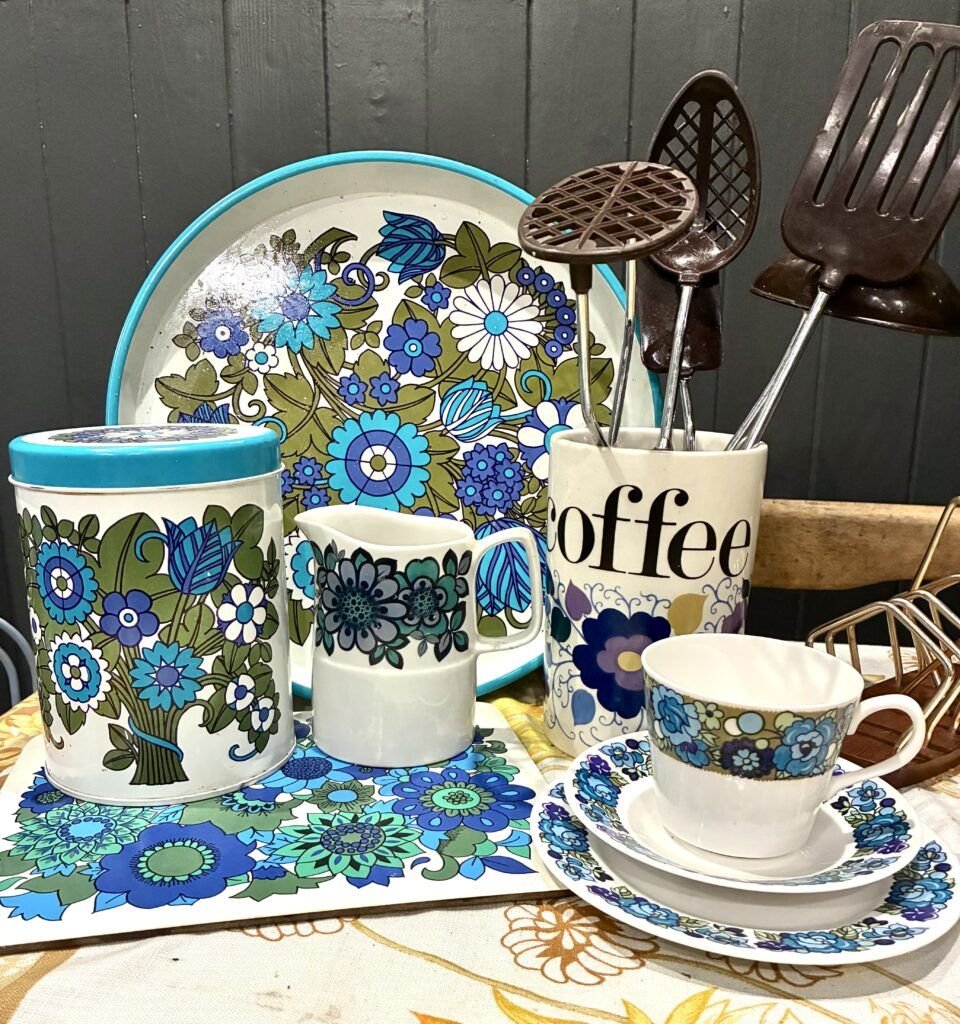 Inside A Modern 1960s Kitchen - Flower Power Pottery