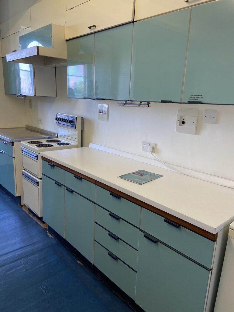 Inside a Modern 1960s Kitchen - Hygena Units
