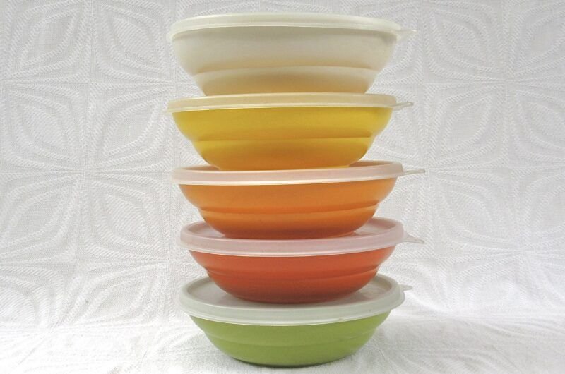Vintage 1970s Tupperware Cereal Bowls With Lids x5 Orange Green Yellow Image