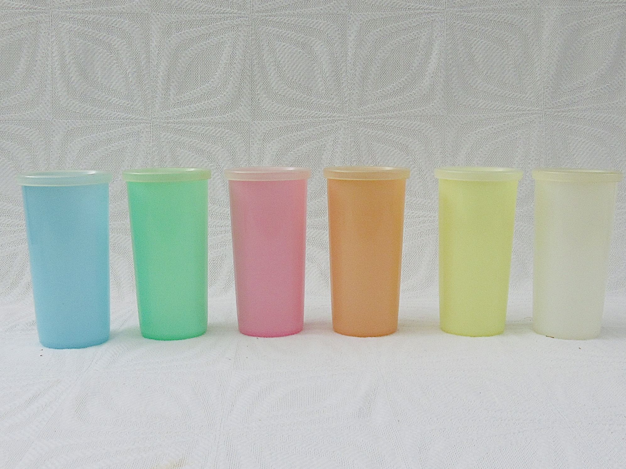 Vintage Tupperware Wonderlier Pastel Beakers Small x6 With Lids Image