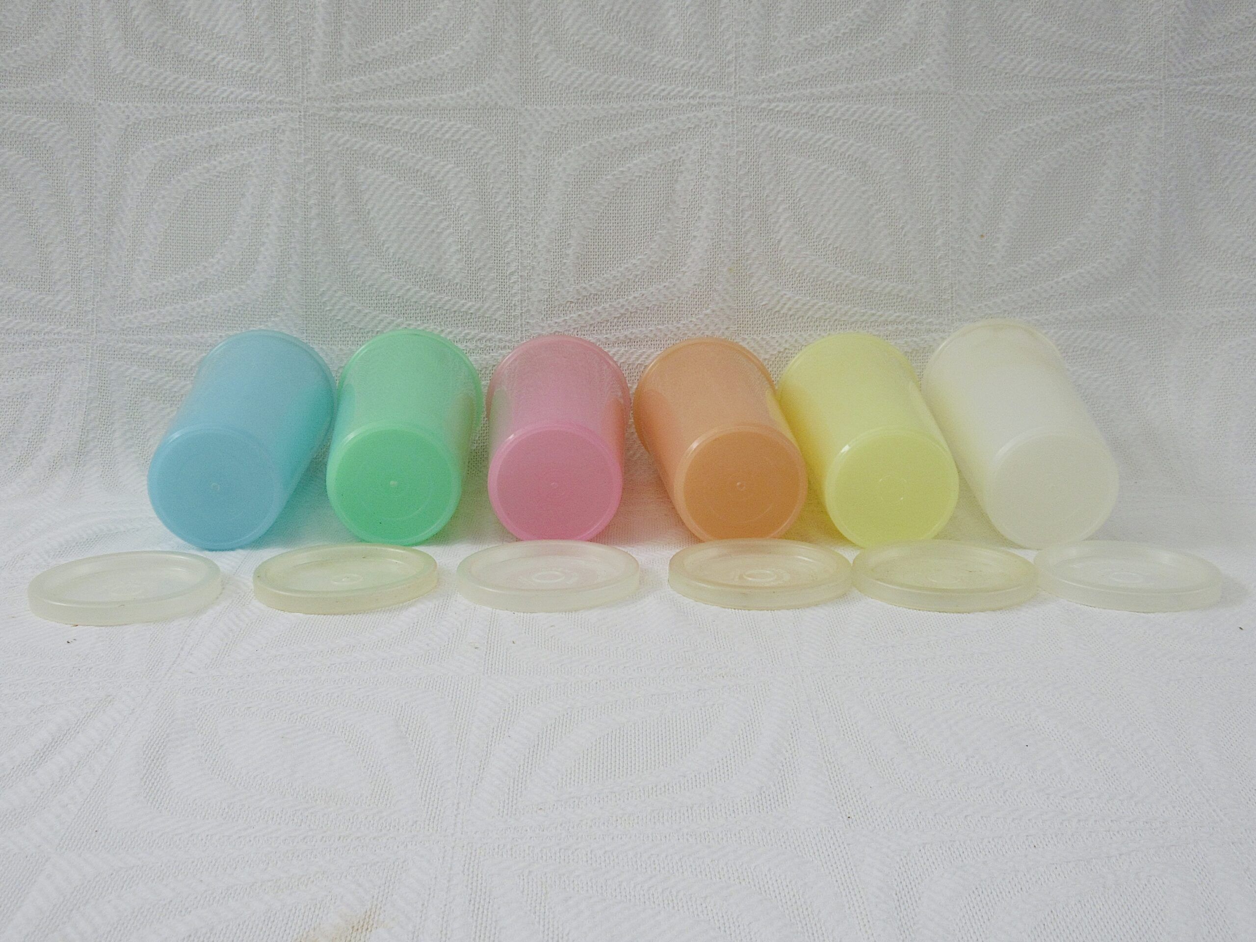 Vintage Tupperware Wonderlier Pastel Beakers Small x6 With Lids - Image 4