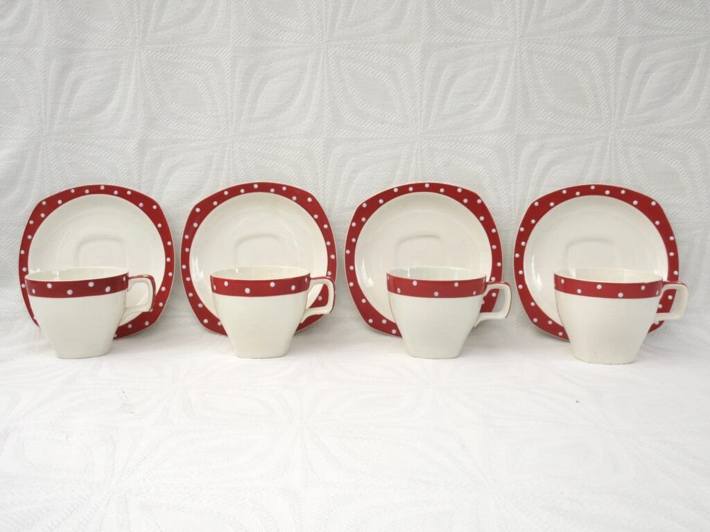 Vintage Midwinter Red Domino x4 Cups & Saucers 50s 60s Image