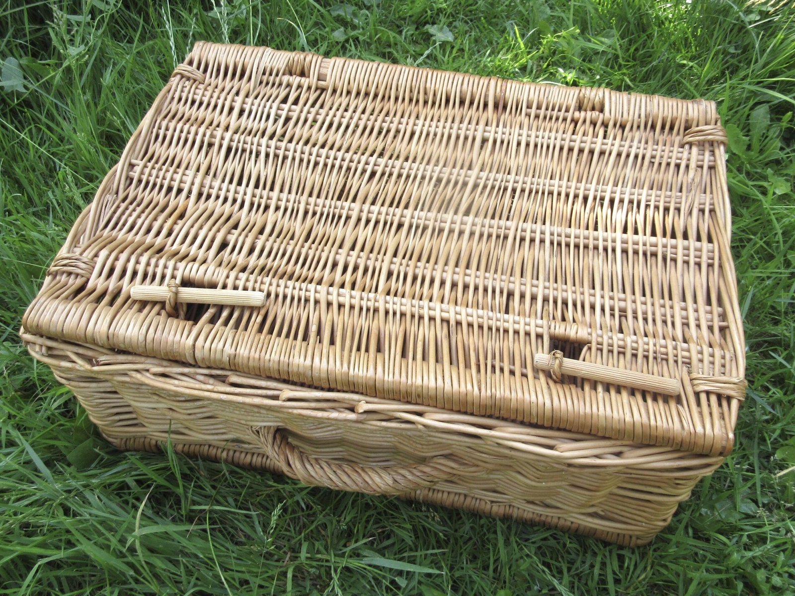 Vintage Wicker Picnic Basket Hamper Storage Display - Image 6