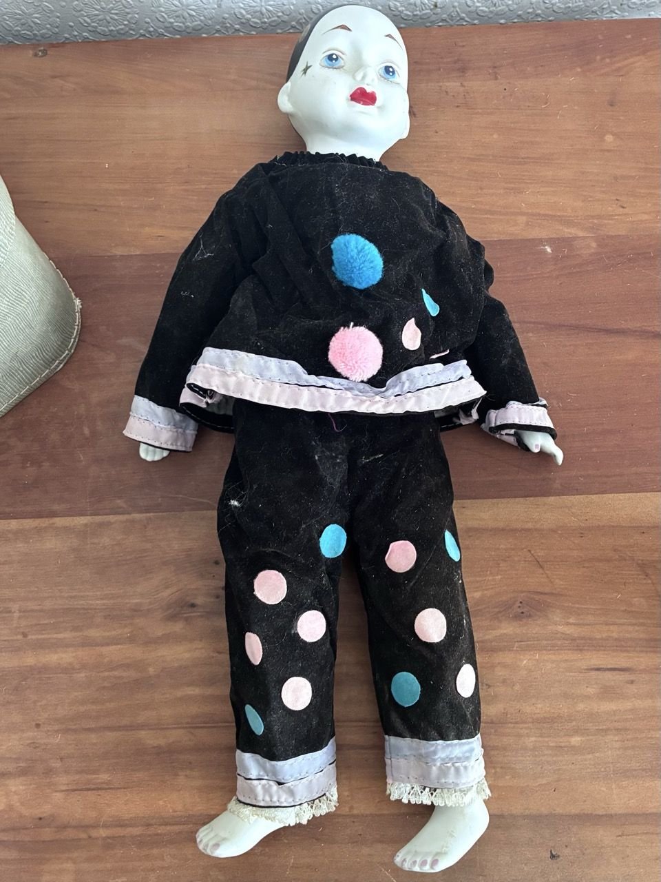 Vintage 80s Pierrot Doll Velvet Pastel Bisque Hands Feet - Image 4