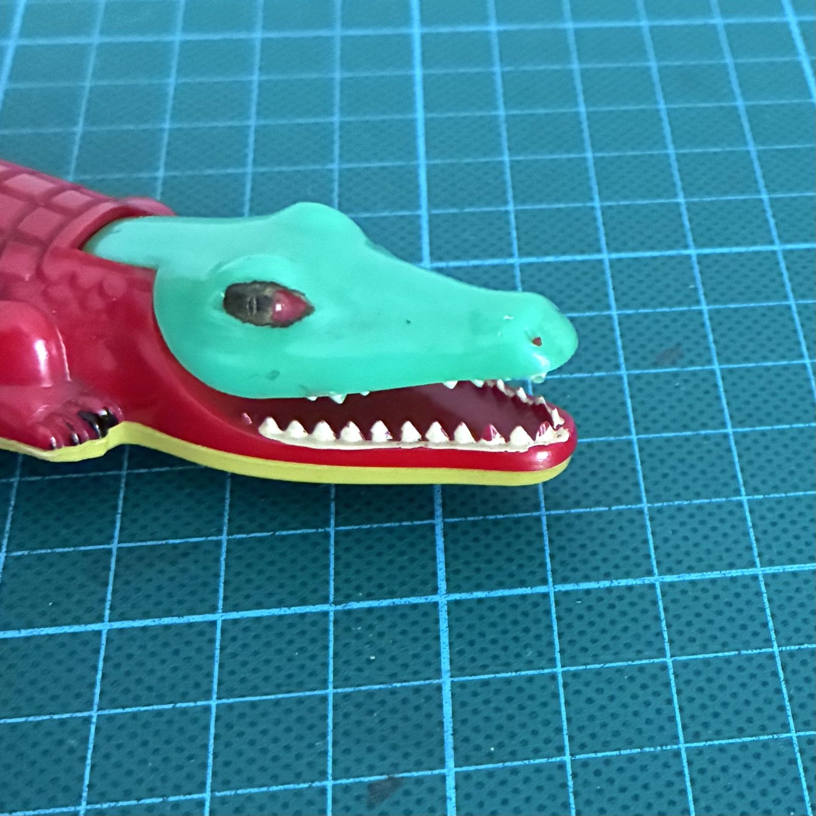Vintage Alligator Pencil Sharpener Mechanical Chomping Germany 60s 70s - Image 3