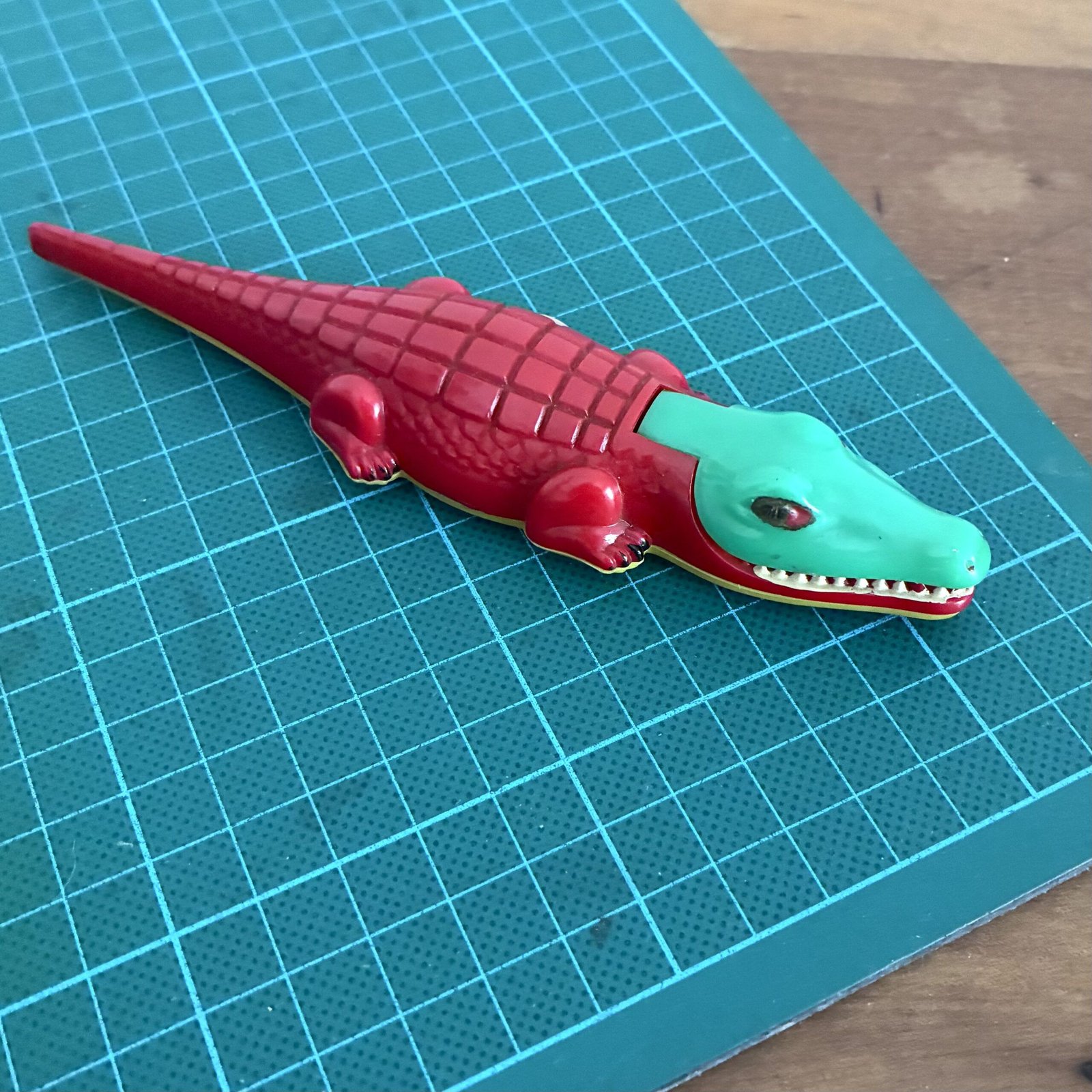 Vintage Alligator Pencil Sharpener Mechanical Chomping Germany 60s 70s - Image 4