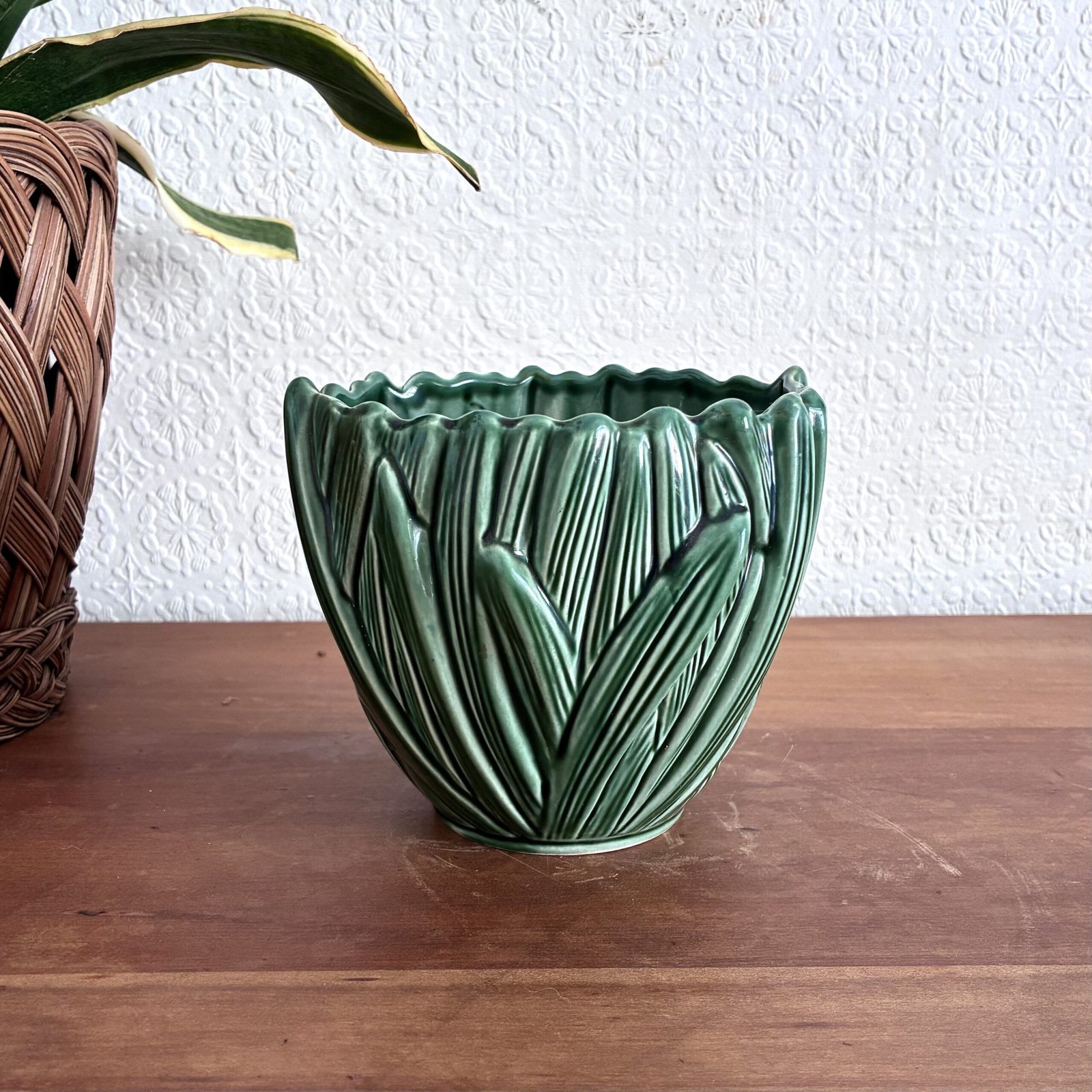 Vintage Sylvac 2483 Green Hyacinth Leaf Planter Plant Pot 1950s Image