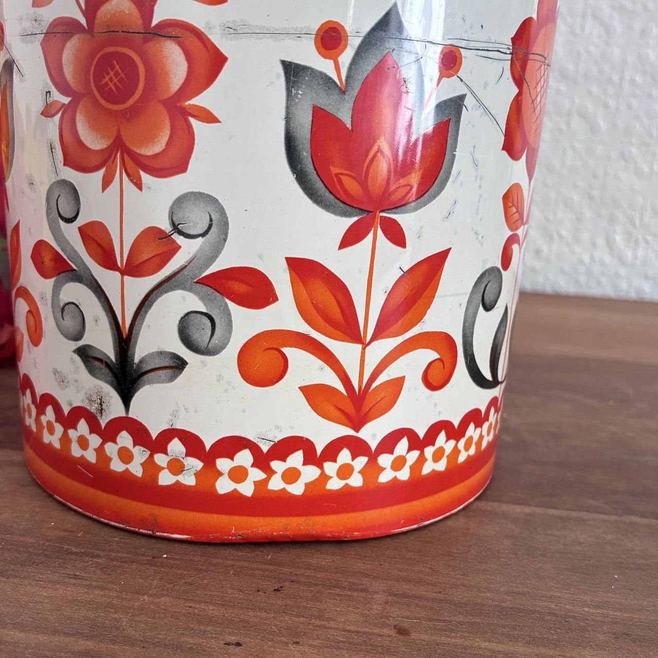 Vintage Worcester Ware Tudor Orange Floral Tin Canister 1970s - Image 6